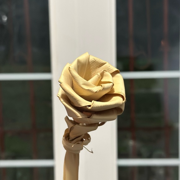 Handcrafted Dried Sweetgrass Roses - Picture 3 of 11